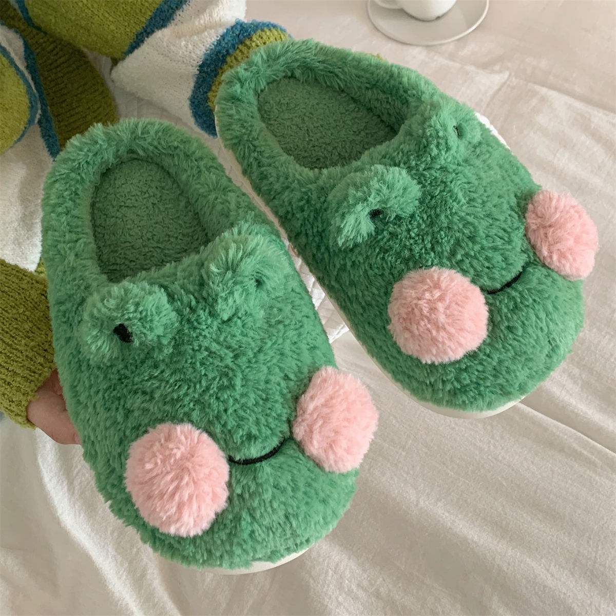 Women's Cute Cartoon Frog Slippers