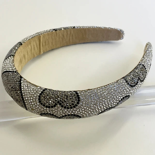 Sponge hair bands are simple and versatile with diamond inlay and heart-shaped hair accessories